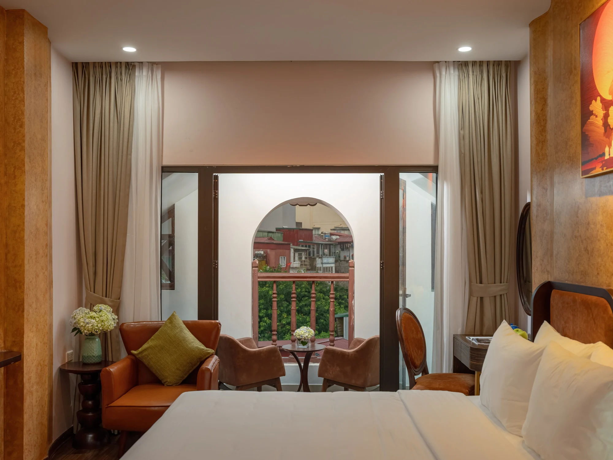 Romantic Hanoi Escape